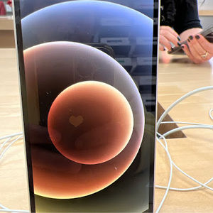 Meet your Posher, Queen